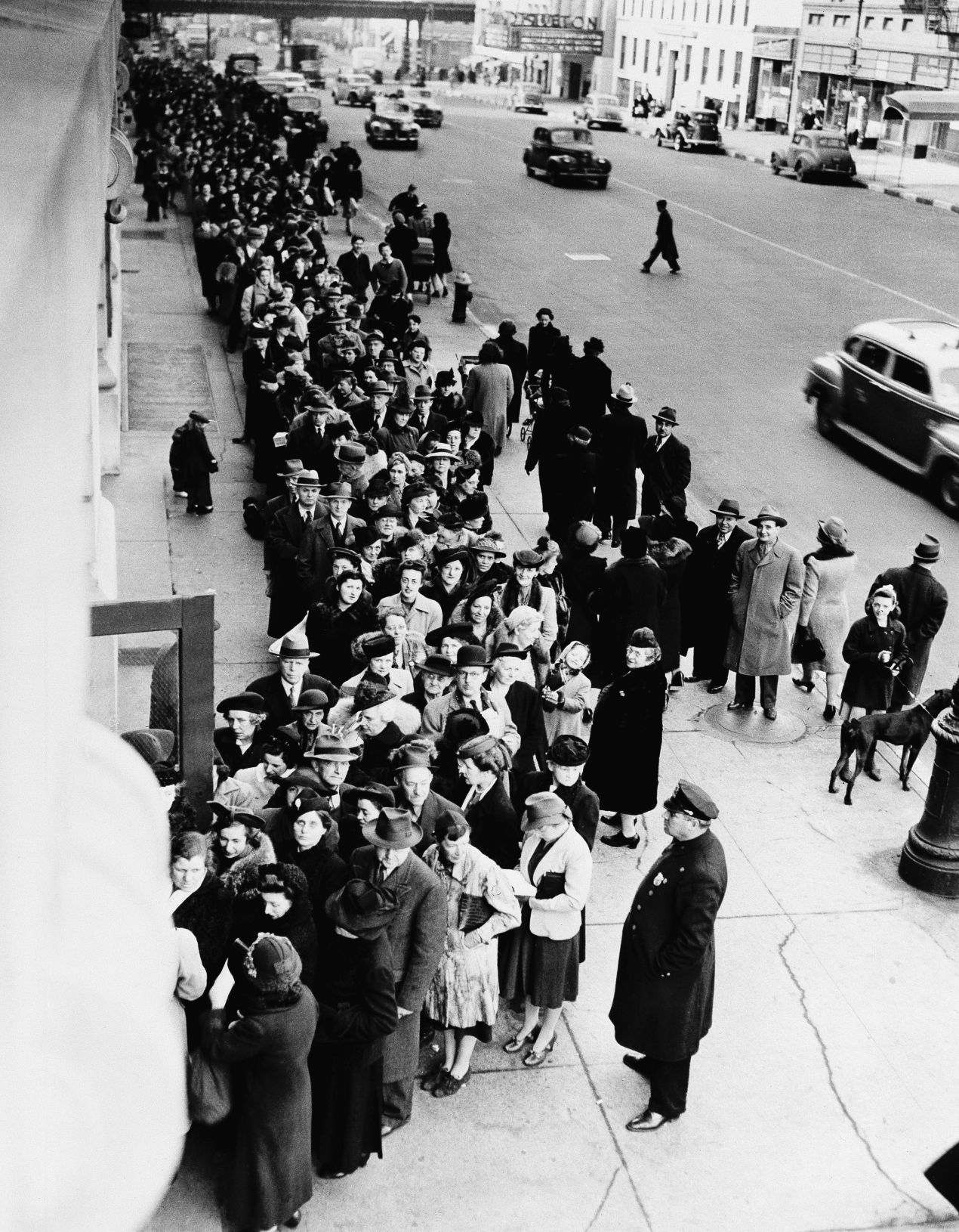 1943: Food rationing